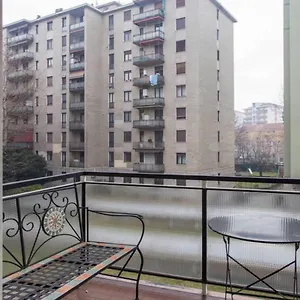 Lust Gulli , Milano Italia