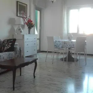 Casa Di Alessio, 6 Posti Letto A 200 Mt Dal Mare , Albissola Marina Italia